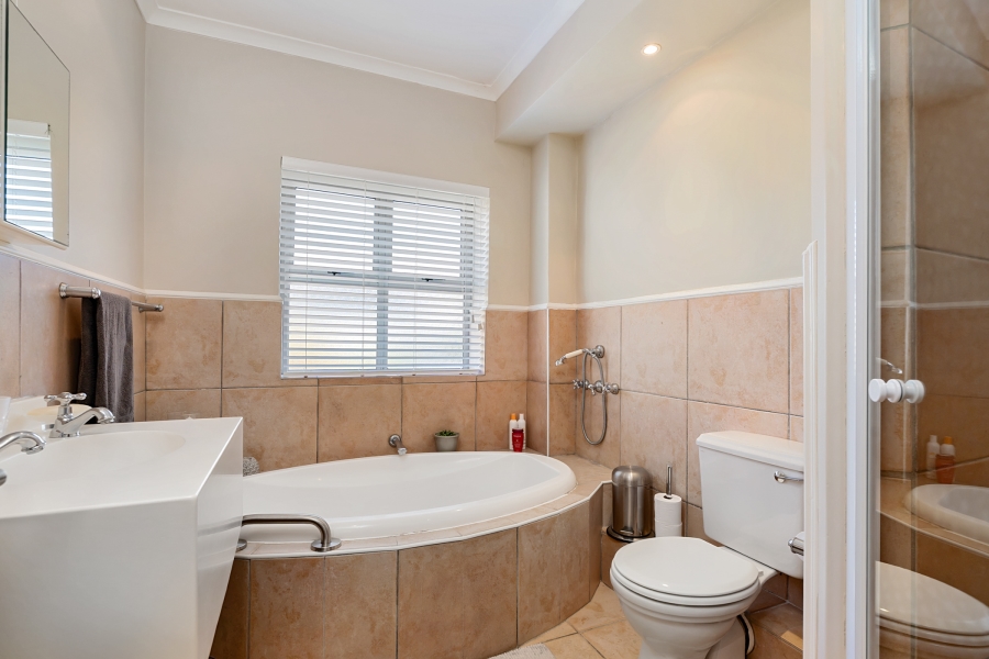 4 Bedroom Property for Sale in Bantry Bay Western Cape